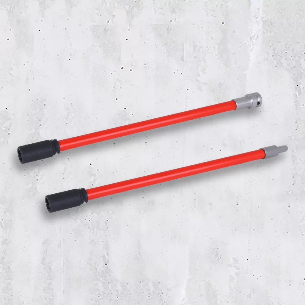 Dos herramientas de montaje rojas con extremos negros y plateados sobre una superficie de hormigón gris claro.